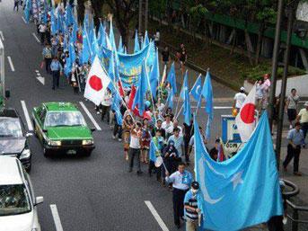 HodjaMee's tweet photo. #StopTerrorisminChina Çin mallarına boykot bize japon malları yeter kardeşlerimizin katillerini desteklemiyoruz http://t.co/okAHVQ1CRM