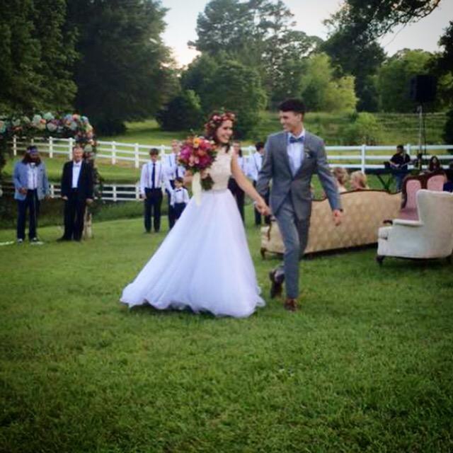 bosshogswife's tweet photo. Last night @John316Luke923 and @MaryKateMcE tied the knot and we CELEBRATED! So. Much. Love. #johnlukeandmarykate 😍 http://t.co/AH0AwdRQ8L