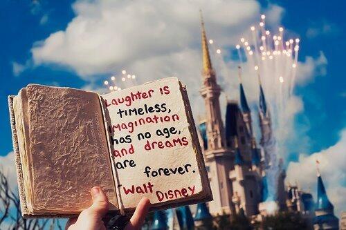 TuFraseDisney's tweet photo. Las risas no tienen tiempo, la imaginación no tiene edad y los sueños son para siempre. http://t.co/fe4Azv4FXA