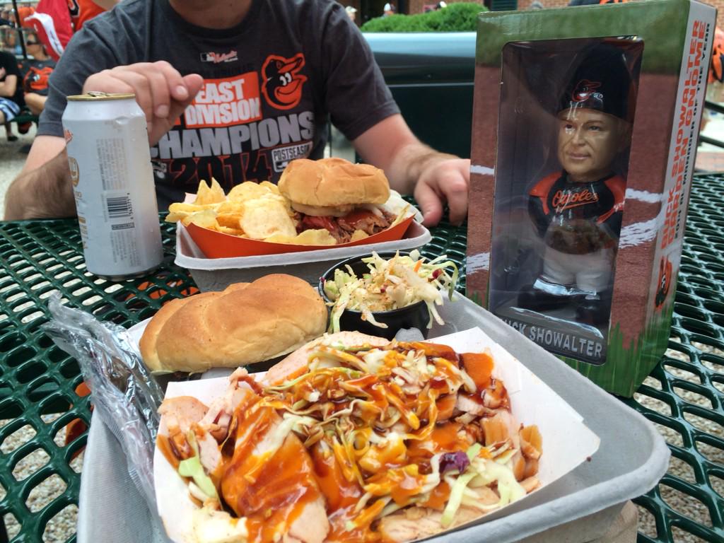 _sippycup's tweet image. Buck so hungry playing a double header today. Nom nom nom. #SHOWtheGnome
