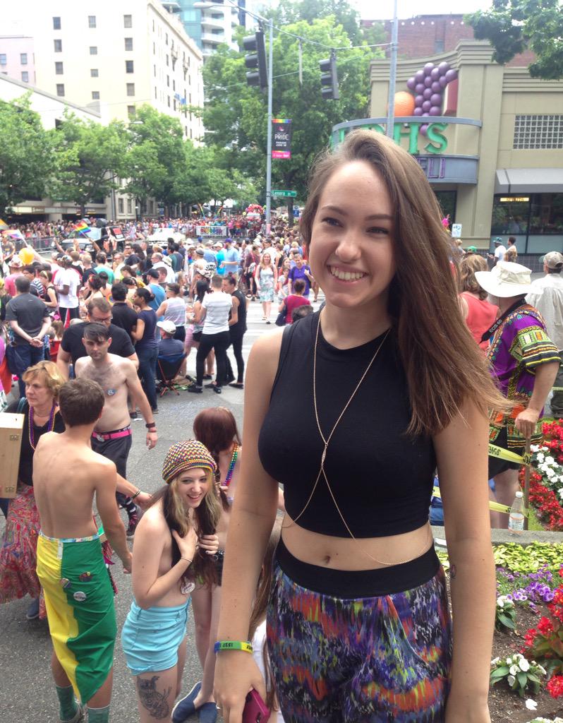 devitonin's tweet photo. #SeattlePride2015 ๐ http://t.co/quPkHq8Xmh