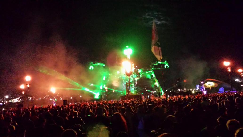 GeorginaEdward5's tweet photo. “@GlastoLive: 2manydjs keeping folks grooving in Arcadia. CS http://t.co/KjwVIeJyaC” @gazed20 @SAM1jo @Tone_the_Dagger   @scoopz