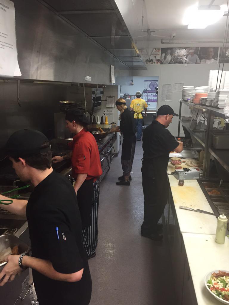 PaniniPete's tweet photo. Rocking great food @SunsetPointeFH  every night! #great team #get2thepointe #go4thetrhroat http://t.co/1GaPIKGfZL