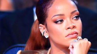 thefader's tweet image. .@rihanna dominated #BETAwards2015 without leaving her seat. thefader.com/2015/06/28/rih…