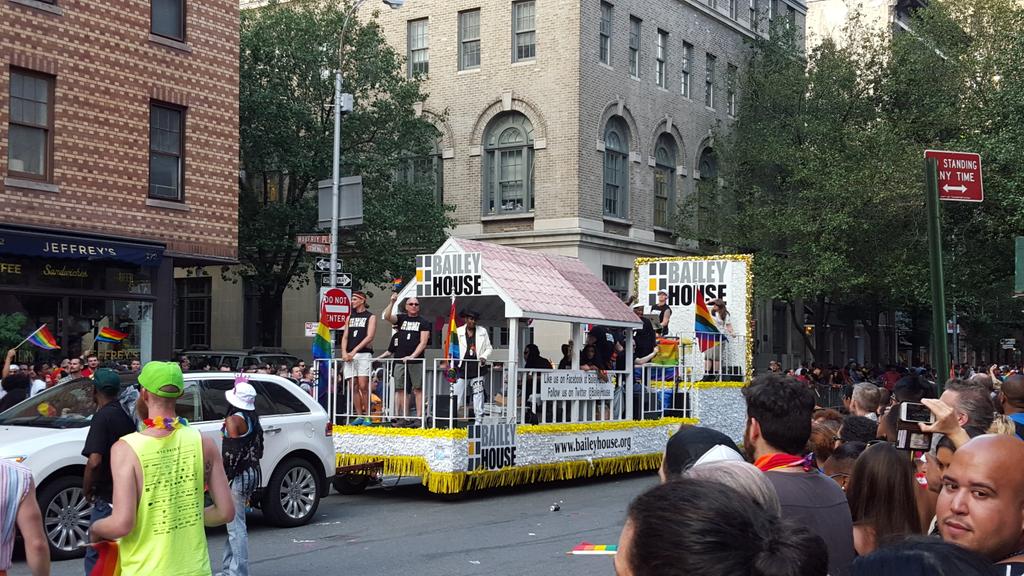 _normaj's tweet image. Hey, @BaileyHouse, awesome music from your float. Love your work!!! #NYCPride2015 #endaidsny2020