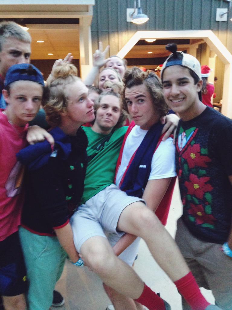 GrandStrandYL's tweet photo. CFHS Gang plus Chris and Chels! http://t.co/svT0Z93T3r