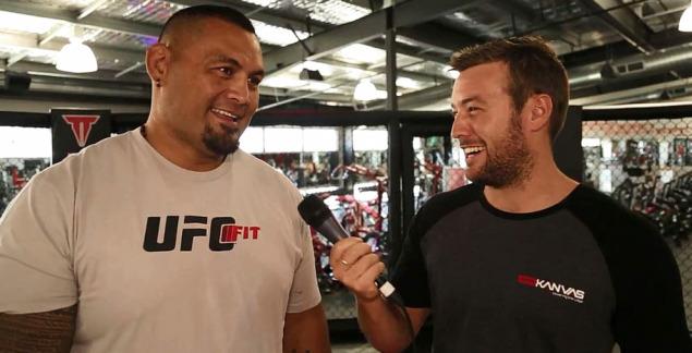 adamireland1's tweet photo. @markhunt1974 @bjpenndotcom @bisping @ChrisWeidmanUFC in 'best @MMAKanvas interviews' ever http://t.co/Fh82pIQvxX http://t.co/1gAnbCvX0D