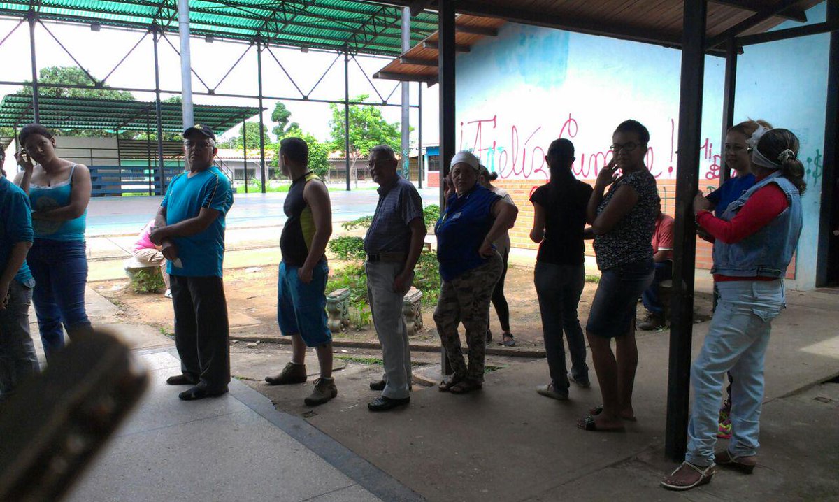 MILENBACA's tweet photo. #PsuvVictorioso Todavia con votantes en Monagas @CarmenDeyamira @HectoRodriguez @rodulfohumberto http://t.co/QCPplVTMHC