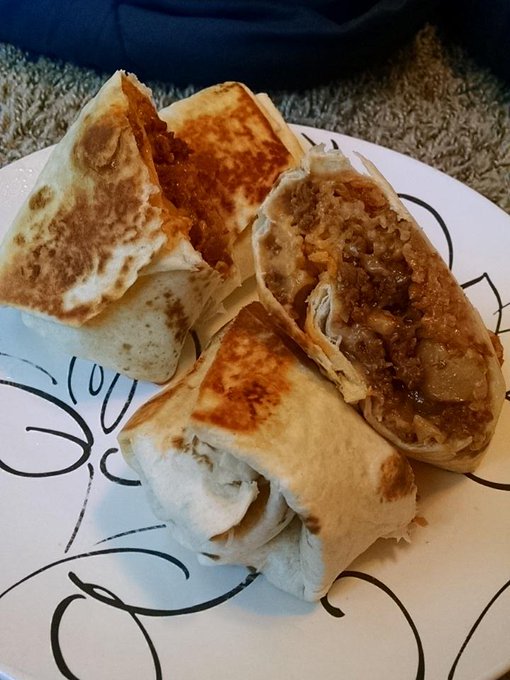 Refried beans, leftover poverty rice, chorizo and cheese burritos http://t.co/Yq40pem6mq