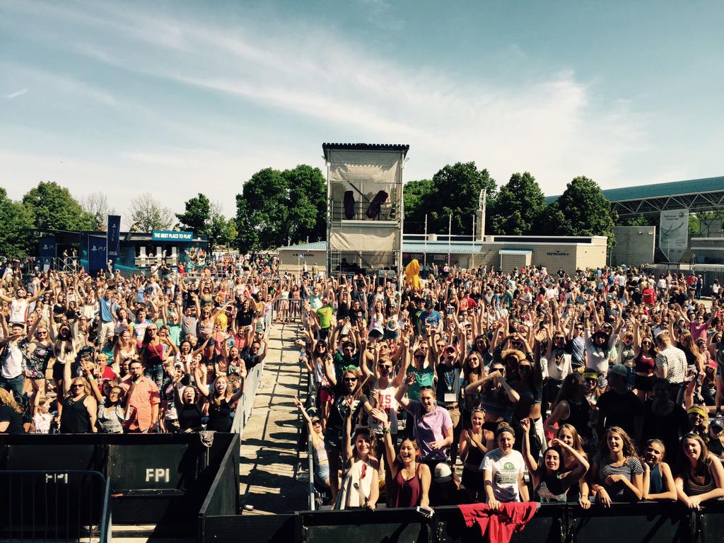 Jacob_UrbanCone's tweet photo. A LOT of beauties in Milwaukee! Thank u for yesterday #Summerfest 🙏 http://t.co/4ffGC4CEQY