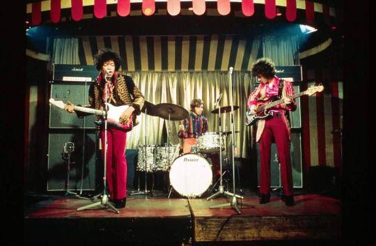 historyofsound's tweet photo. Jimi Hendrix at The Marquee Club in London, 1967. http://t.co/8xxOgMA0Sx