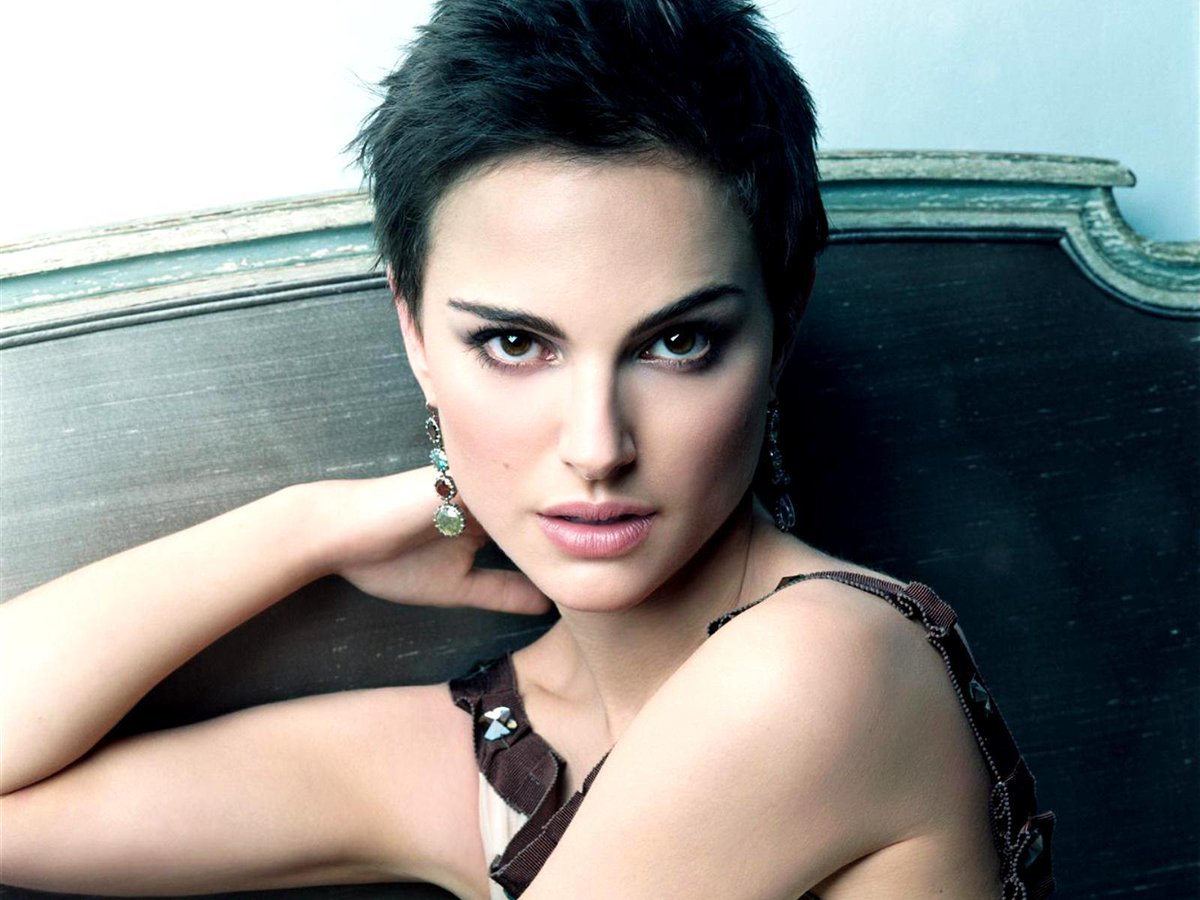 Shakespeare9753's tweet photo. I'd so love to see her play Ophelia. She proved she can play someone descending into madness in The Black Swan. http://t.co/X8tEJ5NoXU