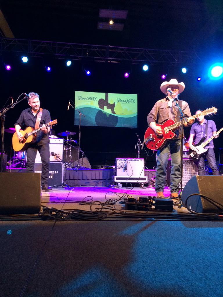 FloodAidTX's tweet photo. @garypnunn and @DrewwomackMusic bringing some true Texas souls to the #FloodAidTX stage! http://t.co/WqOe1OO9yM