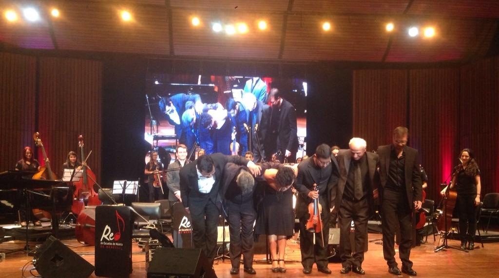 AlcaldiadeMed's tweet photo. ¡Gracias Medellín!

Hoy finaliza #FestiTango2015 pero el tango sigue vivo en nuestra ciudad, en nuestros corazones. http://t.co/J8P2SBJy0k