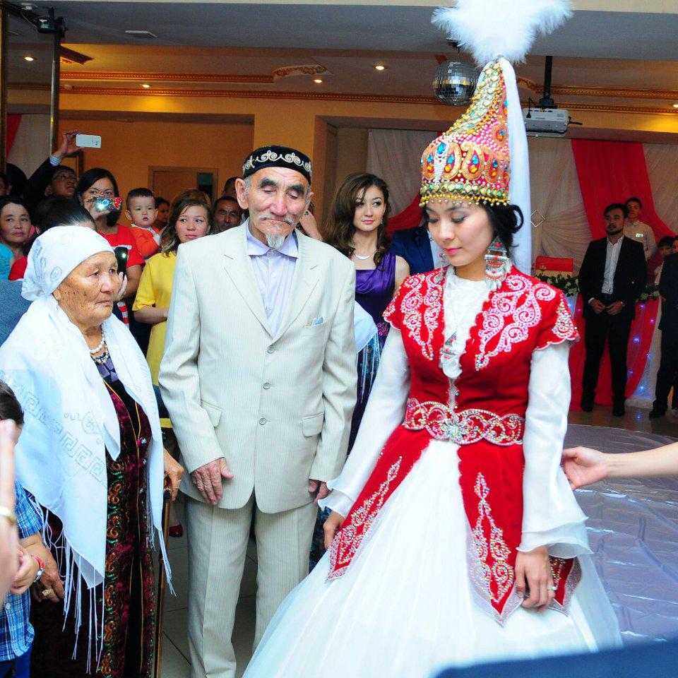 Охиноо хадамд гаргах ёслол