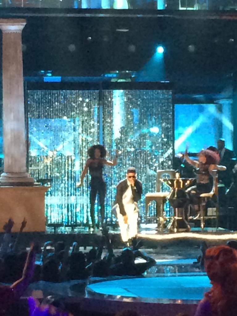 BET's tweet photo. Who knew a song about 💦💦 could bring so much 🔥🔥?? @Serayahlove #DripDrop #BETAwards http://t.co/SSkii9v4YB