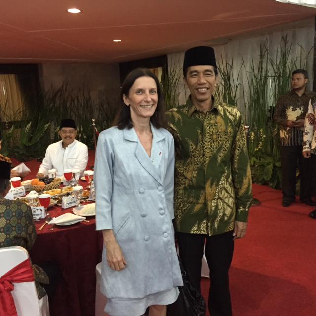 Ibu #CorinneBreuzé dan Presiden Indonesia, Bapak .<a href="/jokowi/">Joko Widodo</a> , saat acara buka bersama akhir pekan kemarin.