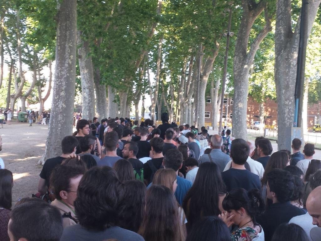 Cues molt llargues al càsting de #GameofThrones agendadegirona.cat/desc.php?id=29…