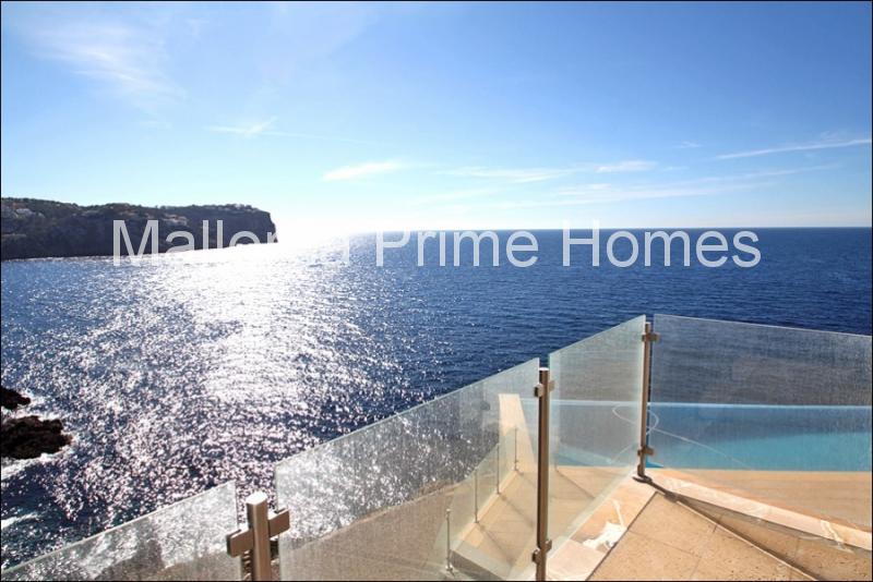 HomesMallorca's tweet photo. Having a sunbath enjoying beautiful views to Puerto de Andratx while the sun is shining... wonderful quality of life http://t.co/NVFyCpjd58