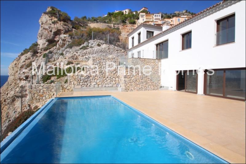 HomesMallorca's tweet photo. Having a sunbath enjoying beautiful views to Puerto de Andratx while the sun is shining... wonderful quality of life http://t.co/NVFyCpjd58