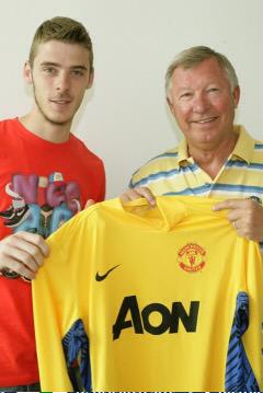 HotCurryHero's tweet photo. On this day we signed this 193 cm long snake. #SnakeLegend #mufc http://t.co/7oshkEznGw