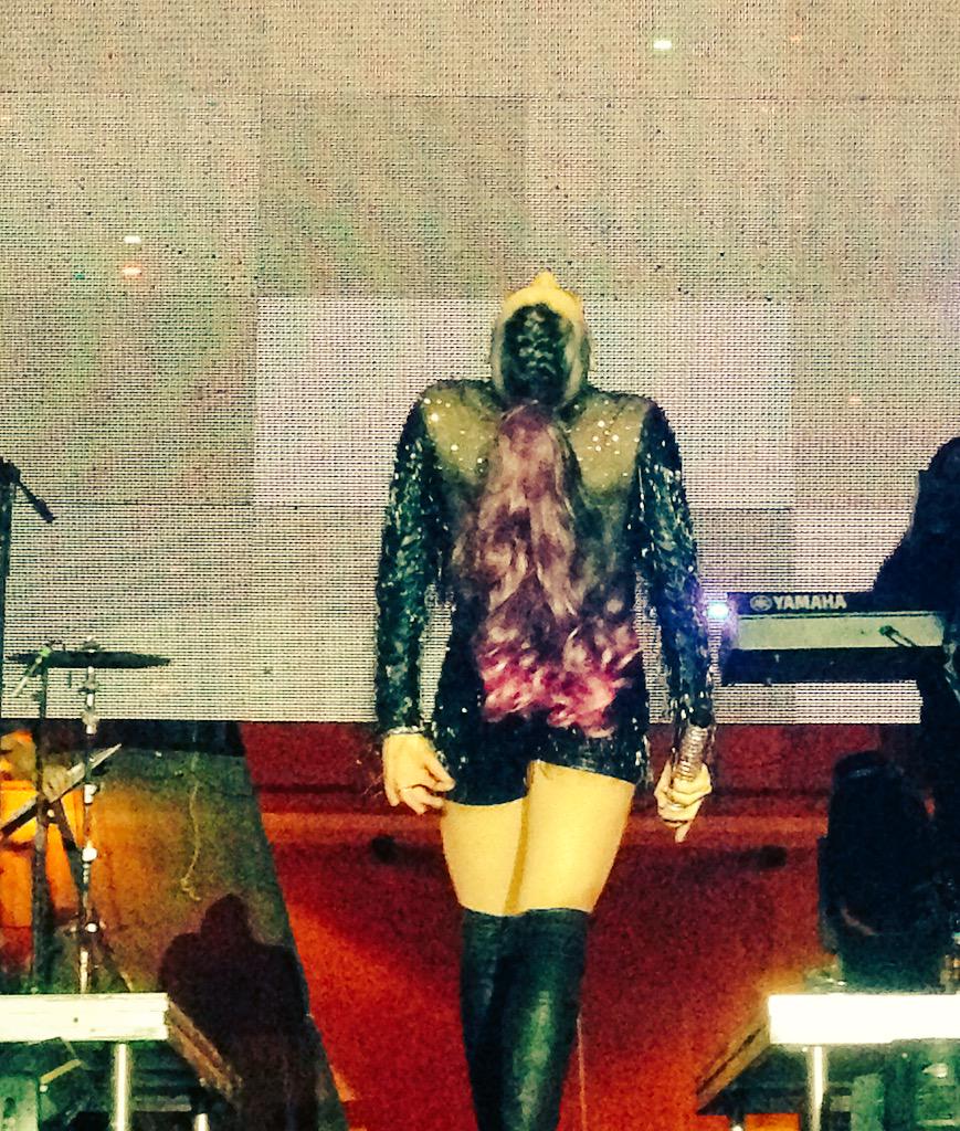 Jaz_Skivel's tweet photo. Así el show de @lajosa en #SanJuanDelRío 👌🏻👏🏻💃🏻😍 http://t.co/ioTN3D4VFw