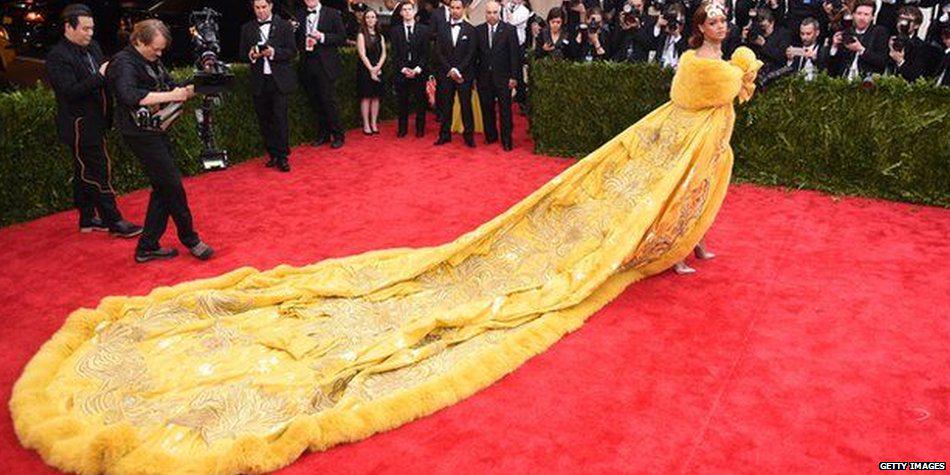 Guo Pei: Pop star Rihanna's fashion designer of choice - BBC News