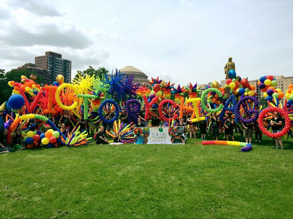 ChiHoneyBear's tweet photo. @balloonsbytommy was again the 🌟 of the show @ #ChicagoPride Parade! You are a genius, sir! #LoveWins #KeepPrideProud http://t.co/ivDZFcIfvV