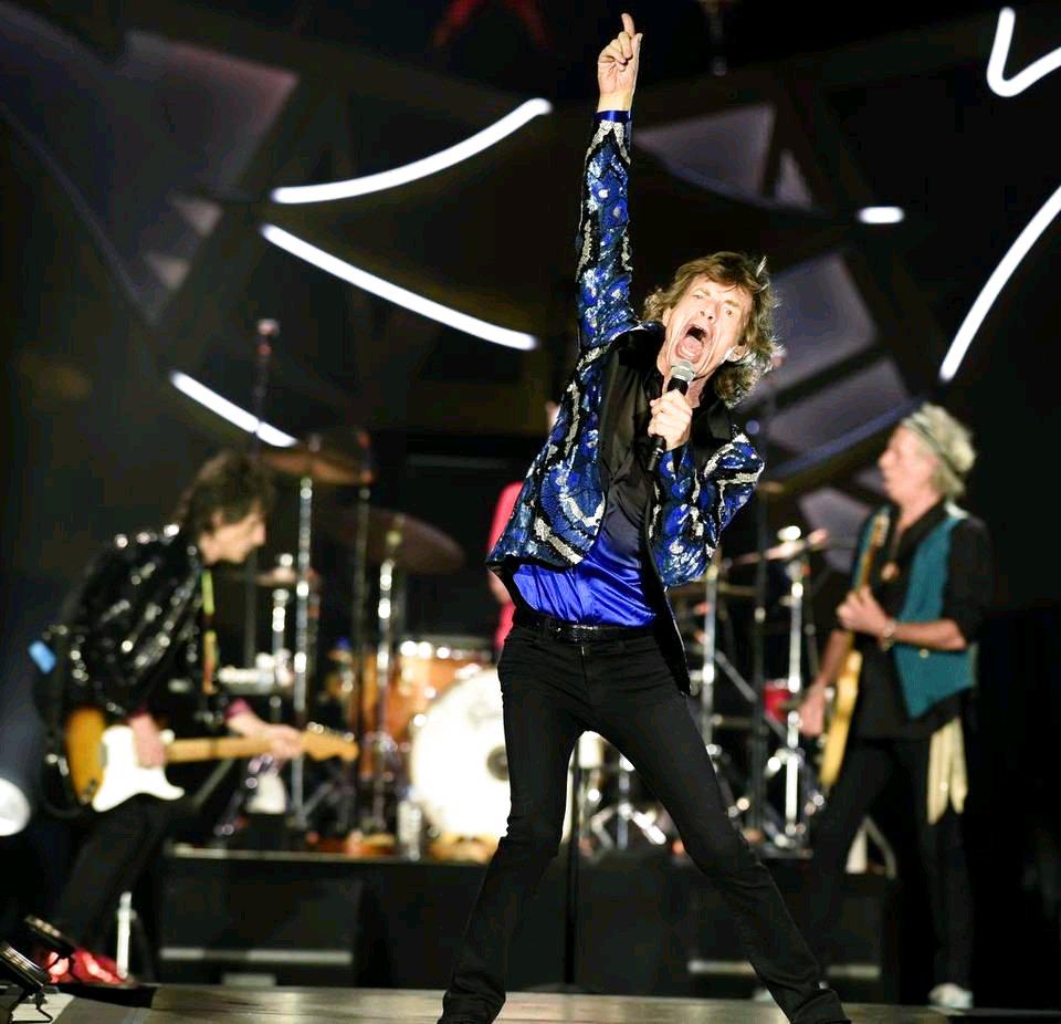 Lv_VESPA_GTS250's tweet photo. Kansas City MO USA June 27, 2015 #StonesKC http://t.co/JCzEMse3QH