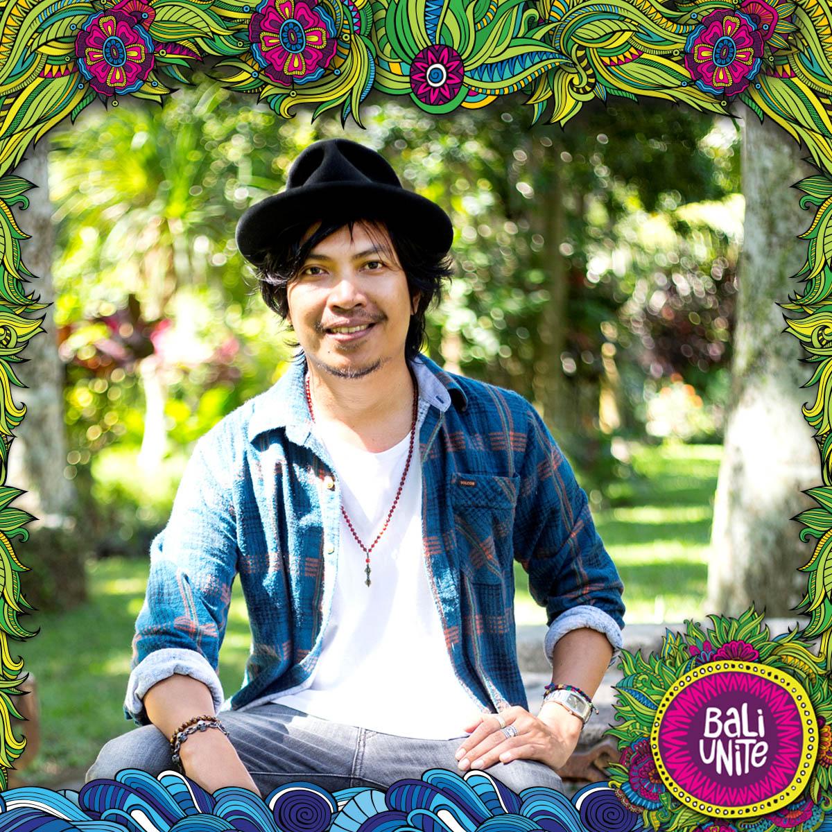 “Di Bali Unite kita tdk hanya merayakan keindahan alam dgn bersenang2, tapi jg menyatu dengan alam.” - Robi Navicula