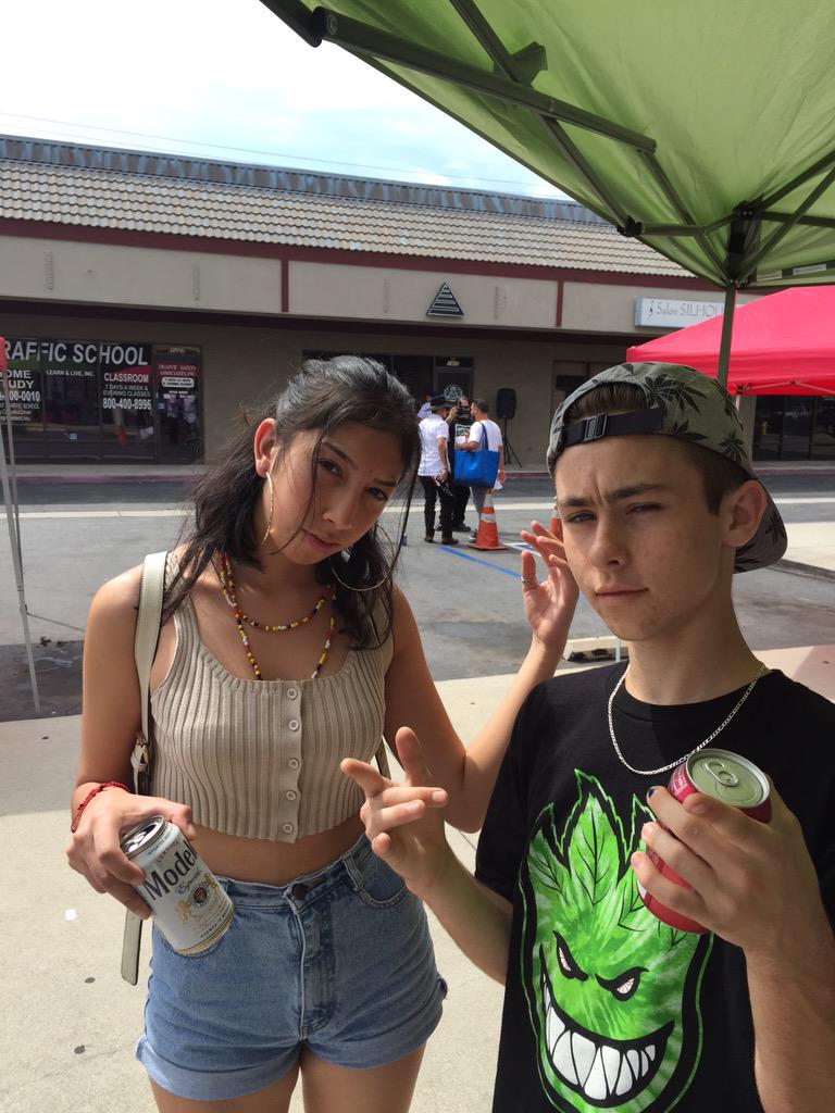 pineapplexgang's tweet photo. @HiToneValenz thanks for the invite free tacos and Beers for the grand opening for his new shop ! 🙏🍍🍻🔺 http://t.co/NtmM8mzJHn
