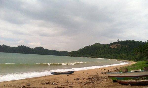 islandnesia's tweet photo. Wooden boat at the edge of the beach of Tamban Beach, Malang, East Java by @Aditiaaryo #beach #travel #islandnesia http://t.co/9Zd4Px5DSP