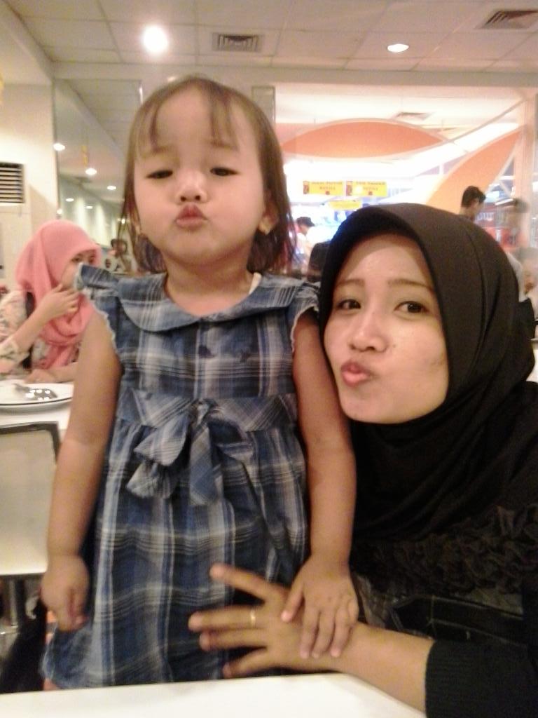 JeepVjhe's tweet photo. @CarissaDavina  &amp; mama http://t.co/C3pCYDBB7G