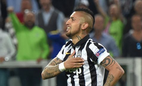SkySportsPL's tweet photo. TRANSFER CENTRE: Reports suggest Arturo Vidal's deal to Arsenal is 90% finalised. More here: http://t.co/NmJqRZqD8q http://t.co/K7zDehOSnE
