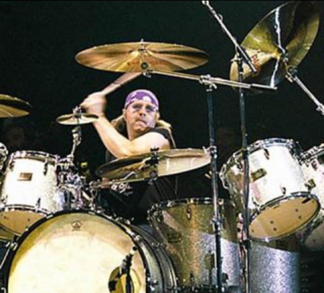  Mr.Fantastic Drummer  Ian Paice
    Happy Birthday 