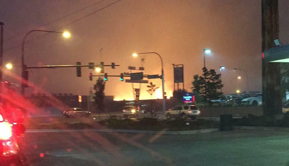 alicce_xo's tweet photo. Watched 2 homes burn down from my backyard. Please watch out for your neighbors homes and animals. #wenatcheestrong http://t.co/0N2mPkYzhe