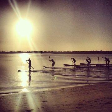 Lekkere warme (!) week afsluiten of cool weekend in? Meld je aan voor Friday Night SUP op 3/7 van 19.30u tot 21.30u!
