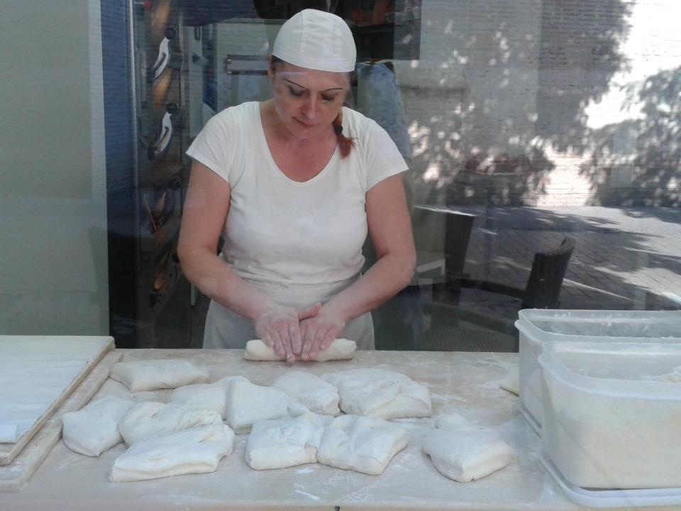 ESCIENCIA's tweet photo. El Laboratorio del Chef visita la @Panaderiasimon http://t.co/A7MHMVYYqM