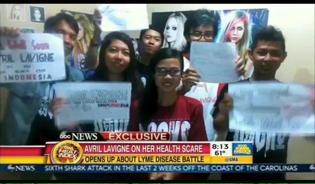 vhitalavigne's tweet photo. LittleBlackStar Indonesia Foundation on @GMA @LBSFoundationID @AvrilLavigne @AvrilFoundation #AvrilOnGMA #KeepROCKS💋 http://t.co/X6x3zNfW8s