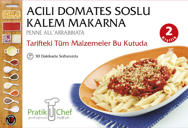 Puzzle yapar gibi yemek yapabilmeniz için hazırlanmış 12 farklı malzeme PratikChef Penne All' Arrabbiata kutusunda...