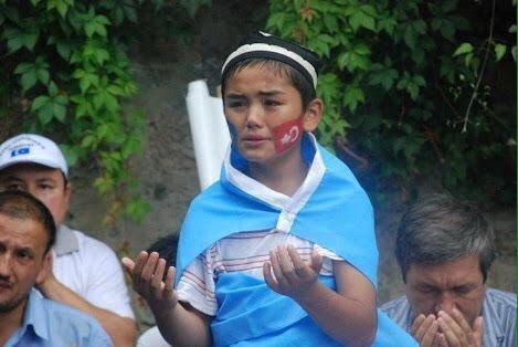 Çin hükümeti, oruç tuttukları için 18 uygur türkünü öldürdü. Sessiz kalma paylaşarak tepkini koy #StopTerorismInChina