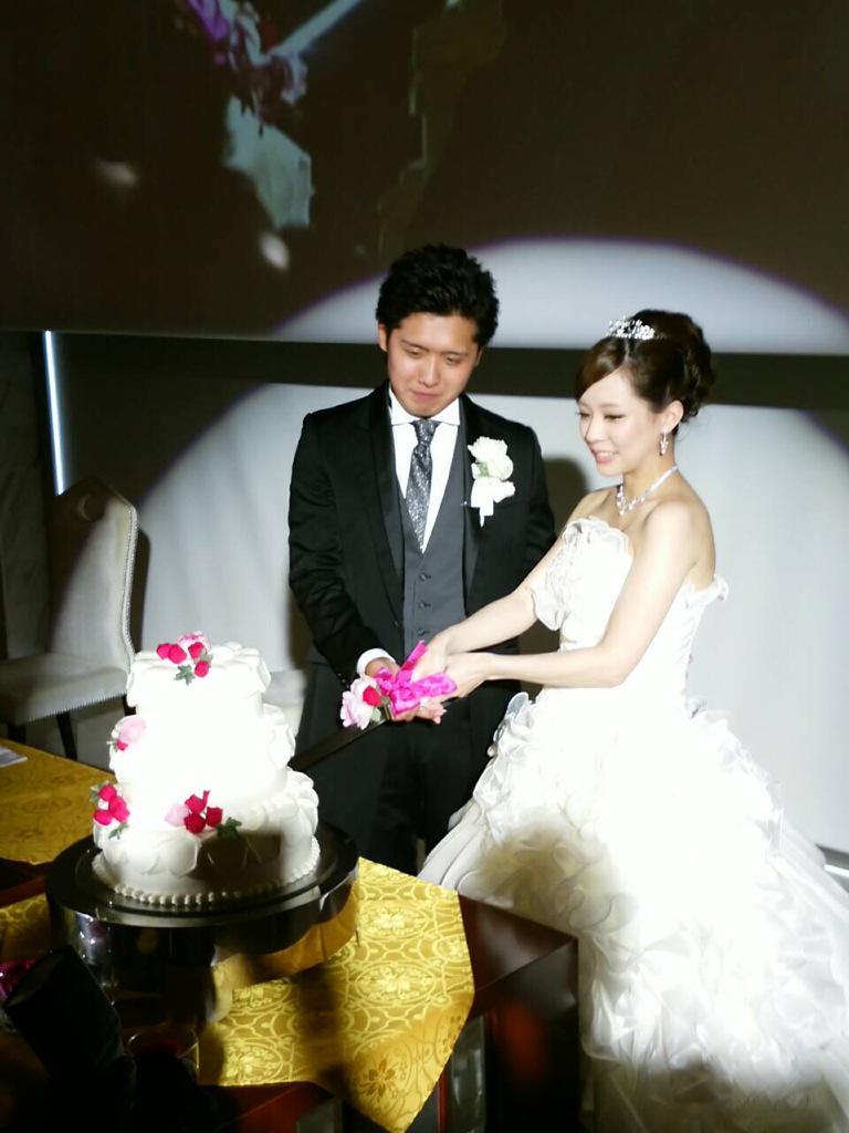penisirin7's tweet photo. 昨日の姉の結婚式
アウェイすぎて面白そうな顔の僕一枚も取れてないのと、全体写真届いてないので面白くありませんがアーメン
結婚式のツイートお気に入りの嵐なんやろなぁー(^_^)アーメン http://t.co/YBh0jWD1le