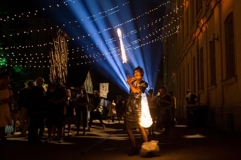 Včeraj se je zaključil 1. #FlowLJ. Bil je topel dan, prijetna noč in odlično vzdušje, kar se vidi tudi na fotkah.