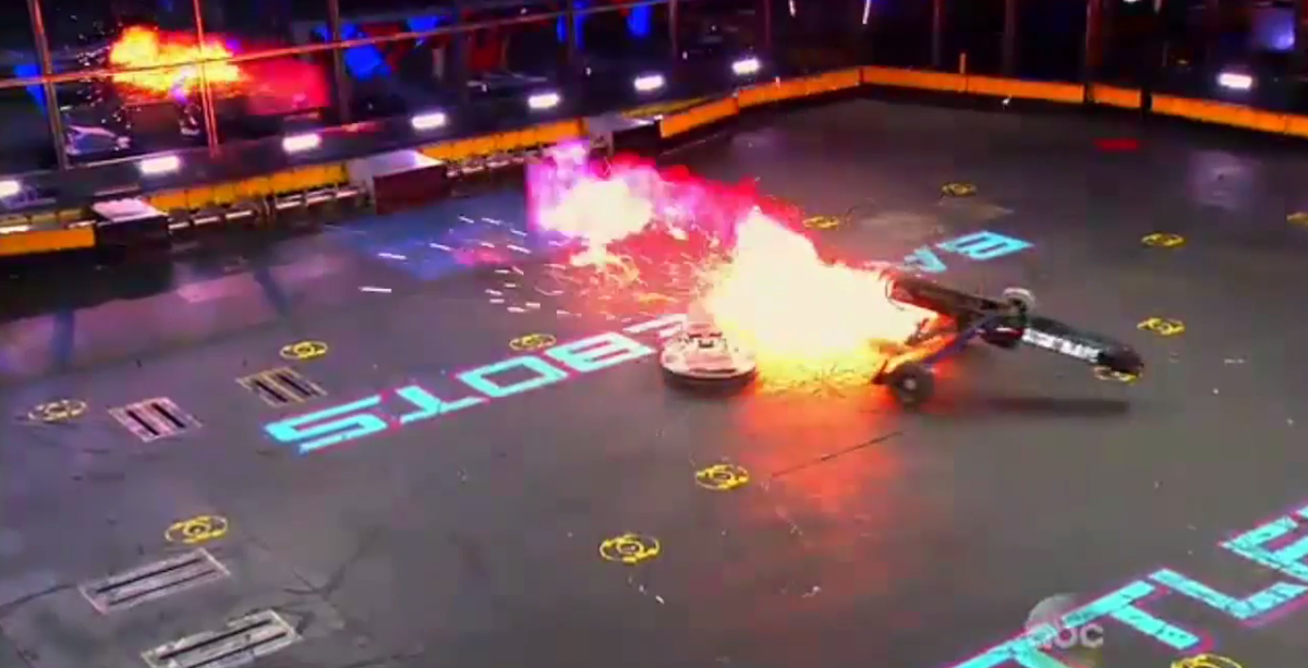 GadgethouseNL's tweet photo. Yeah! Battlebots is terug! http://t.co/OinMICXrwA http://t.co/SksY0LOVoF
