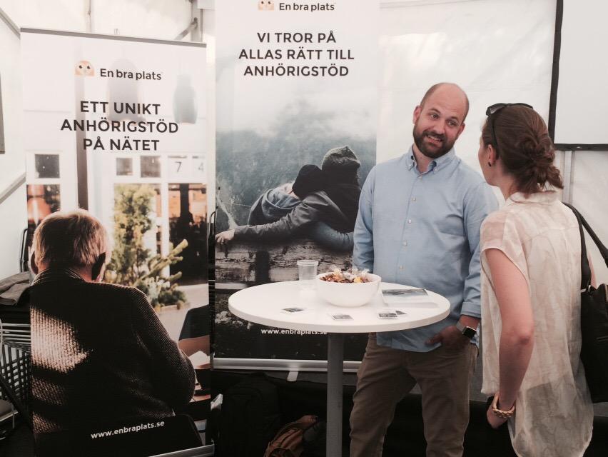 enbraplats's tweet photo. På plats i @Halsodalen hos @HNVtweet. Prata med oss om #välfärdsteknologi och #ehälsa. #almedalen http://t.co/v1RLfesHq8