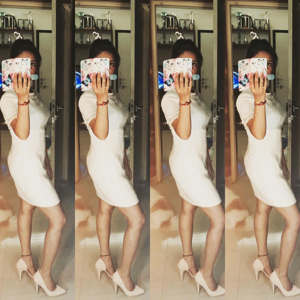TheRashamiDesai's tweet photo. Let me take a Selfie First..#always #beforemovingout #selfieismust #foranygirl #funtohave #imselfielover #LoveRashami http://t.co/NOSgKQ1Jl2