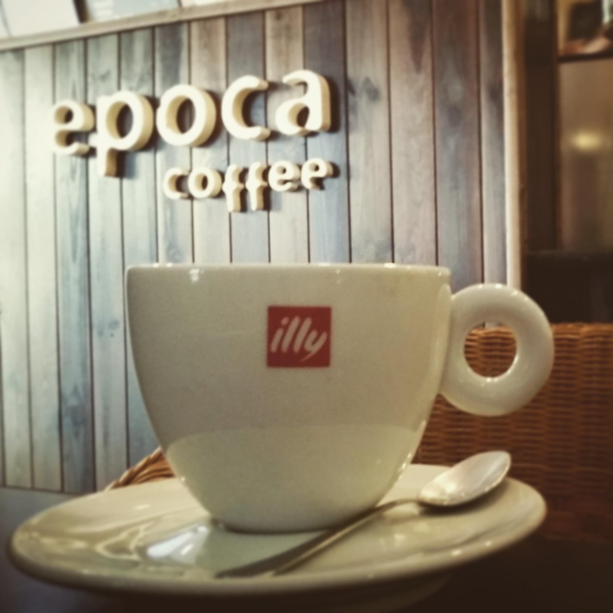 EpocaCoffee's tweet photo. Estos lunes de verano, este arrastrarse por los suelo... ya está bien, ¡¡es LA HORA DEL CAFÉ!! ;) http://t.co/Zt0QuYQftM