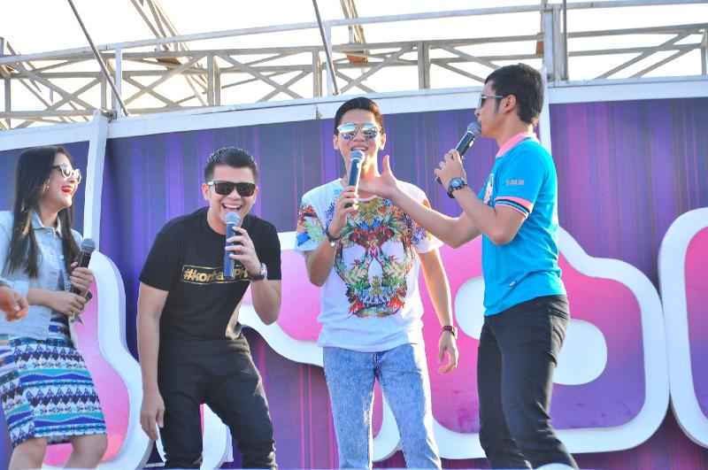 handikapratama's tweet photo. Our Laugh ππβοΈ
"on stage INBOX SCTV"
@Sonyxperiaid #ICan #XperiaM4Aqua #PROselfieSummerParty http://t.co/drkkY0ZLwq