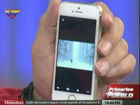 No hay nada mas revolucionario que ver el teléfono imperialista de Mario Silva en La Hojilla, un iPhone 5S