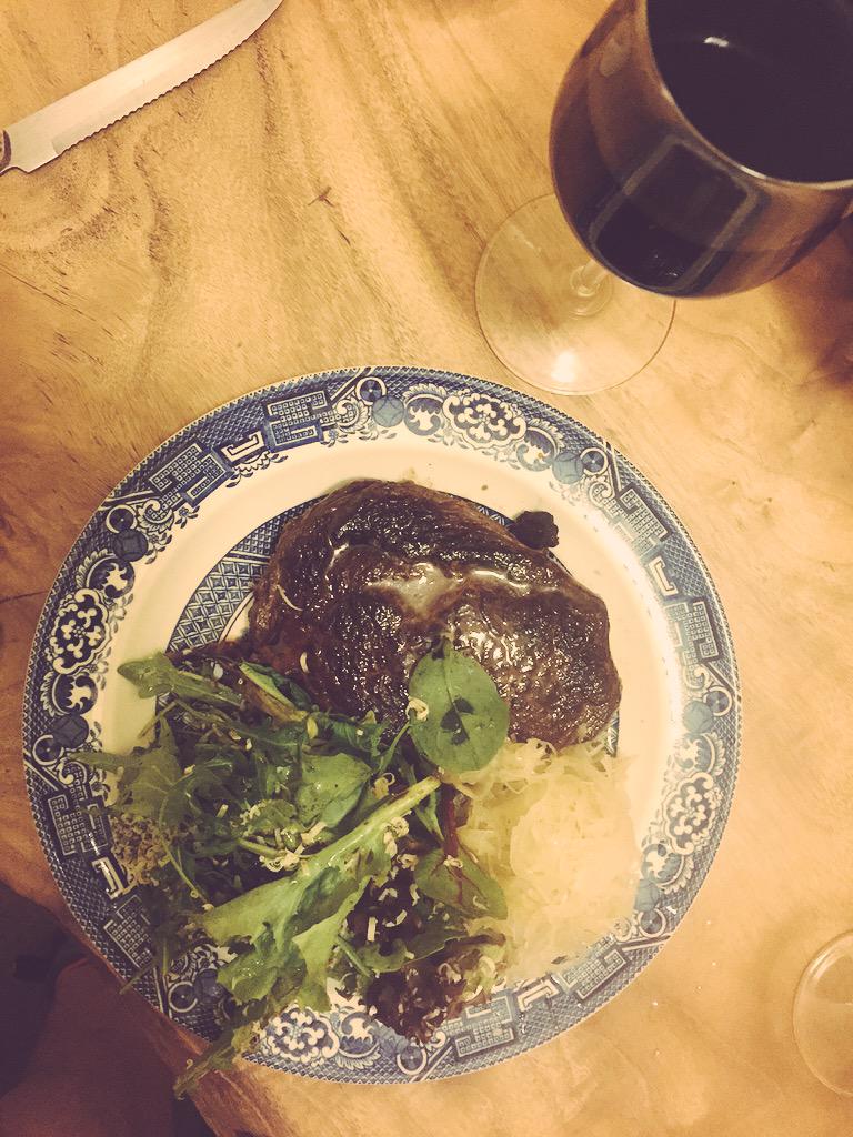 hayden_quinn's tweet photo. Possibly a fav dinner set up http://t.co/gjDFjiTbj8